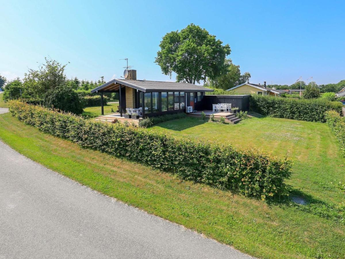 6 Person Holiday Home In Hesselager Экстерьер фото